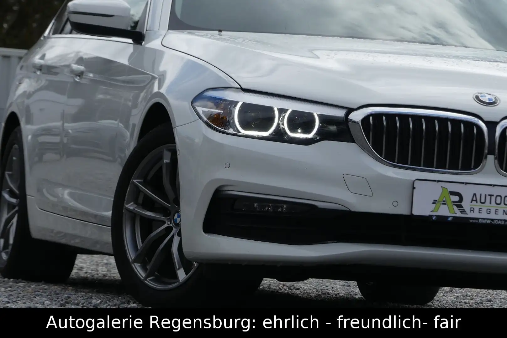 BMW 520 i Touring*XENON*NAVI*KAMERA*AHK*DIGITAL TACHO Weiß - 1