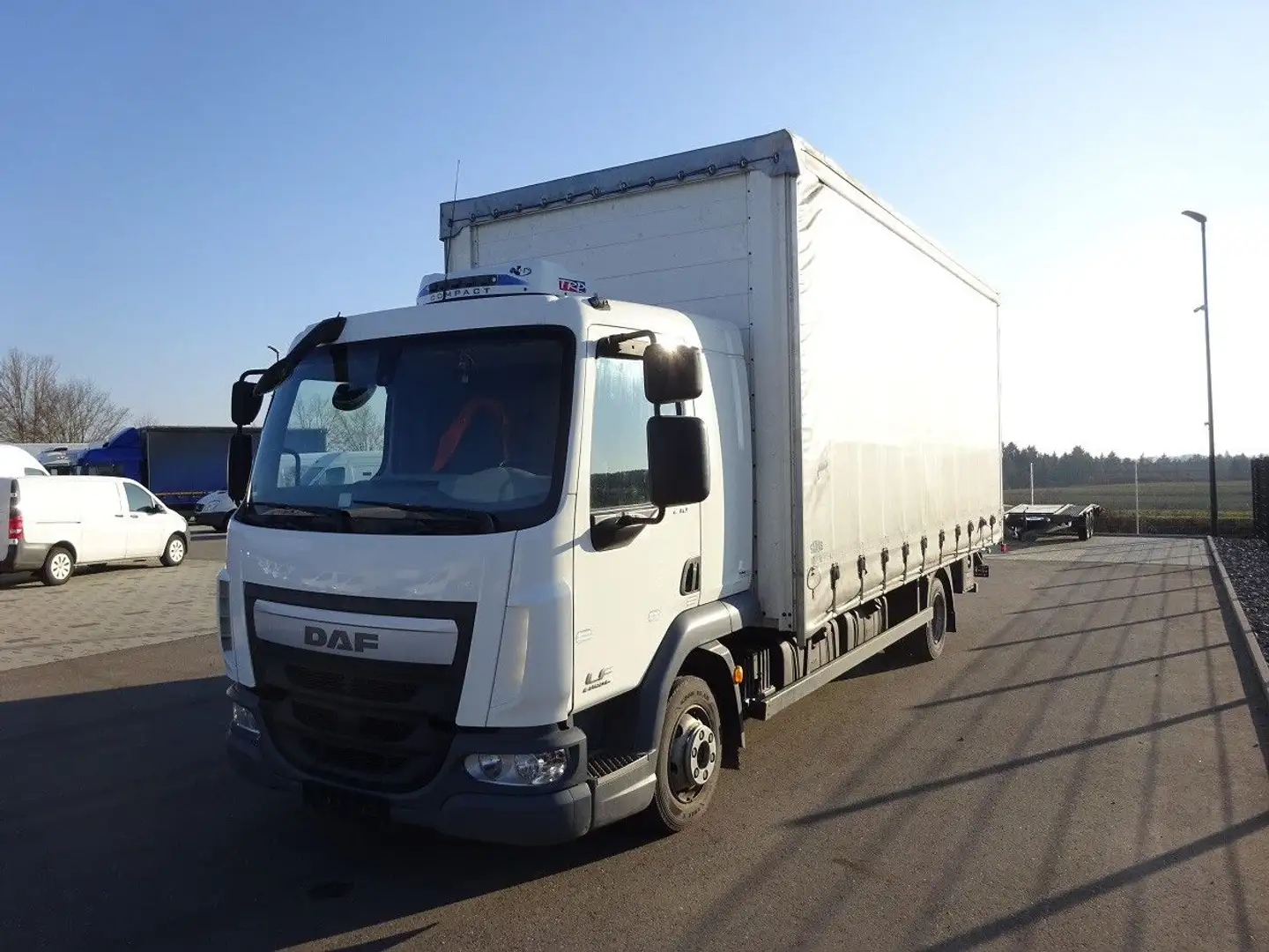 DAF DAF LF 210 FA Pritsch Plane Blanc - 1