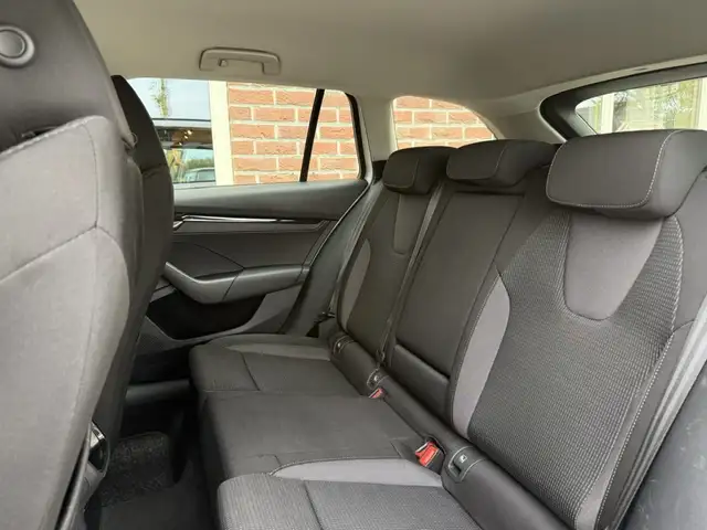 Skoda Octavia view 5