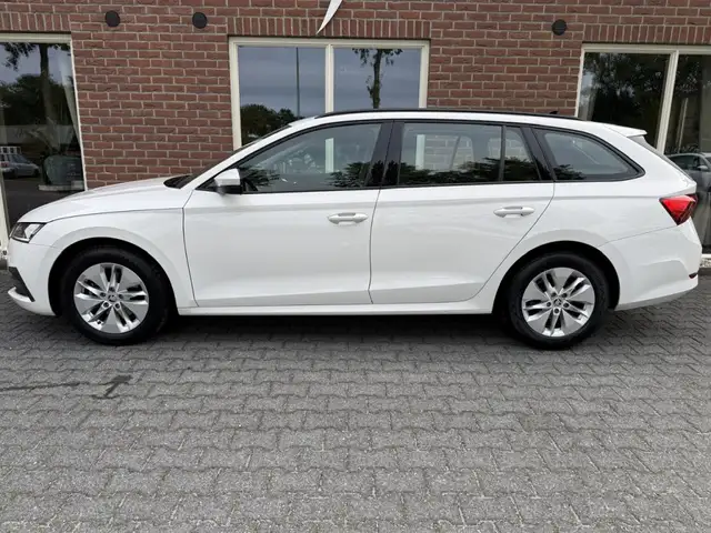 Skoda Octavia view 2