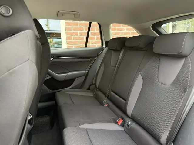 Skoda Octavia view 4