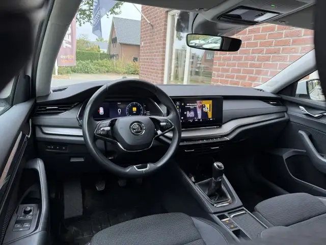Skoda Octavia view 3