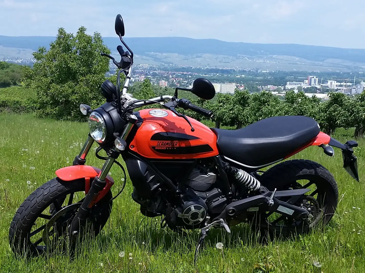 Ducati Scrambler Sixty 2 Pomarańczowy - 1