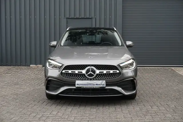 Mercedes-Benz Gla view 2