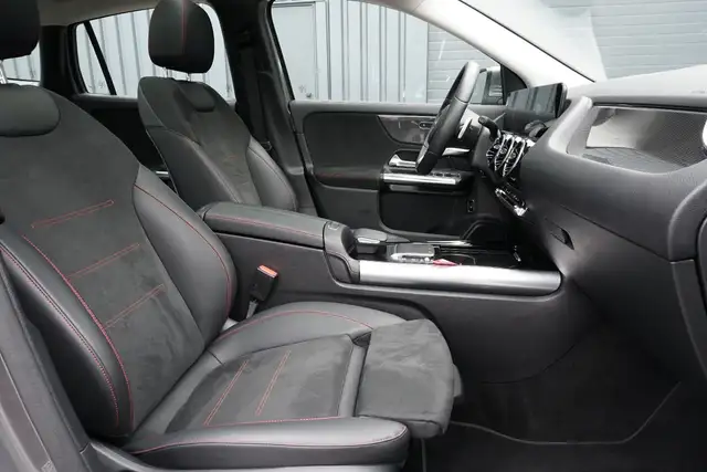Mercedes-Benz Gla view 15