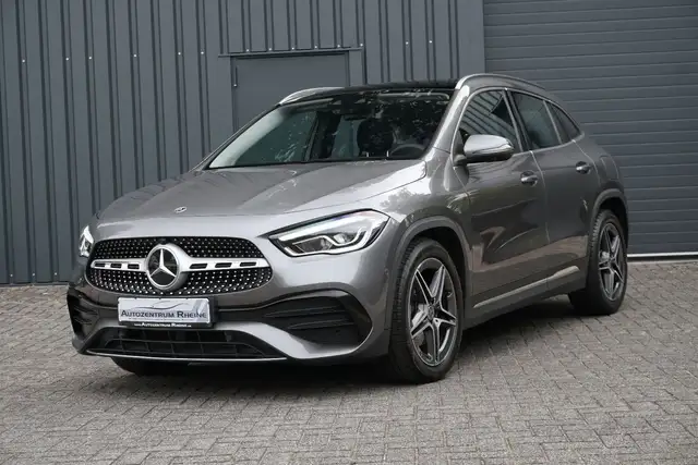 Mercedes-Benz Gla view 3