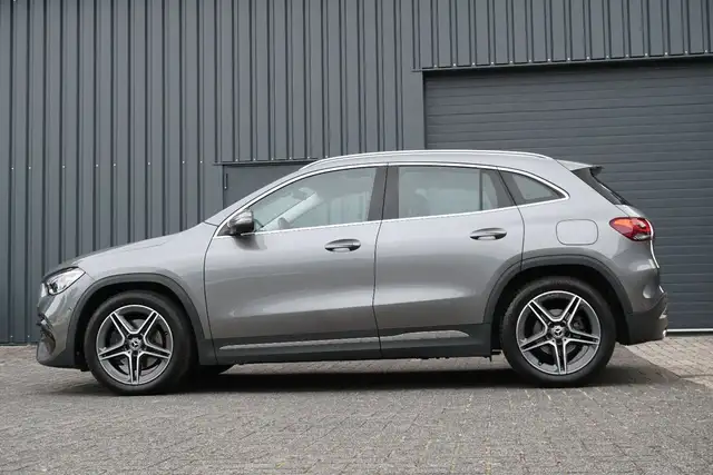 Mercedes-Benz Gla view 4