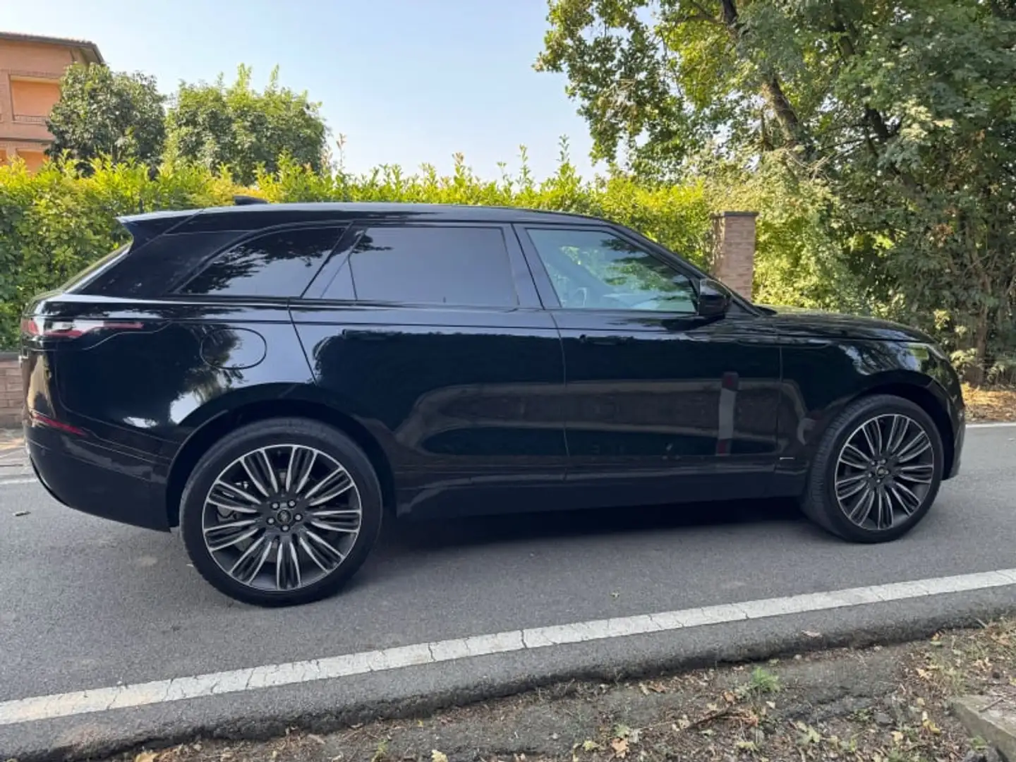 Land Rover Range Rover Velar 2.0D I4 180 CV R-Dynamic S Zwart - 2
