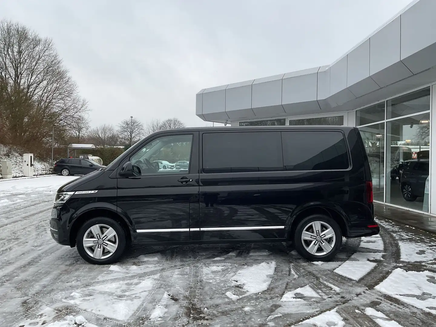 Volkswagen T6.1 Multivan 2.0TDI Cruise DSG RFK Navi ACC LED Schwarz - 2