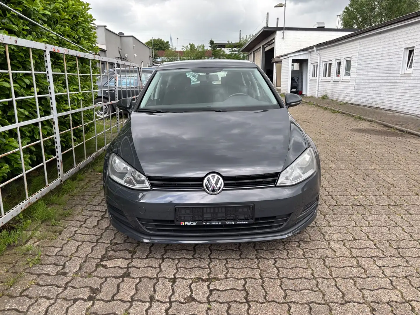 Volkswagen Golf VII Lim. BMT|AUTOMATIK(DSG)|PDC| Grau - 2