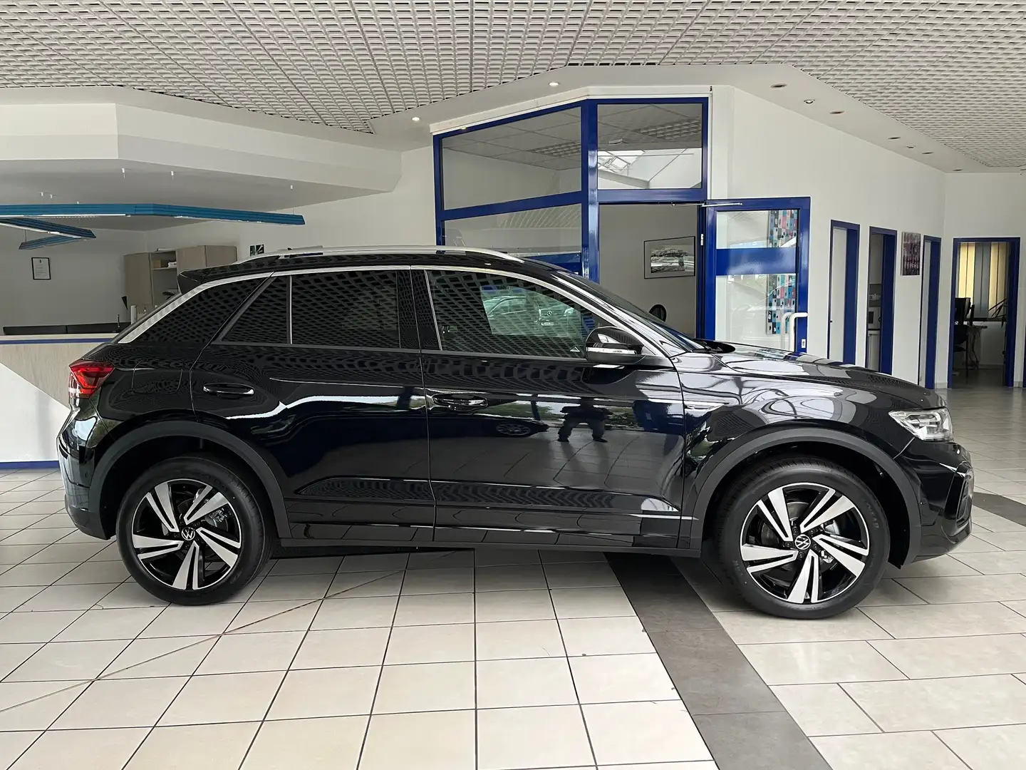 Volkswagen T-Roc R-LINE 1.5 TSI-OPF DSG IQ DRIVE, AHK Noir - 1