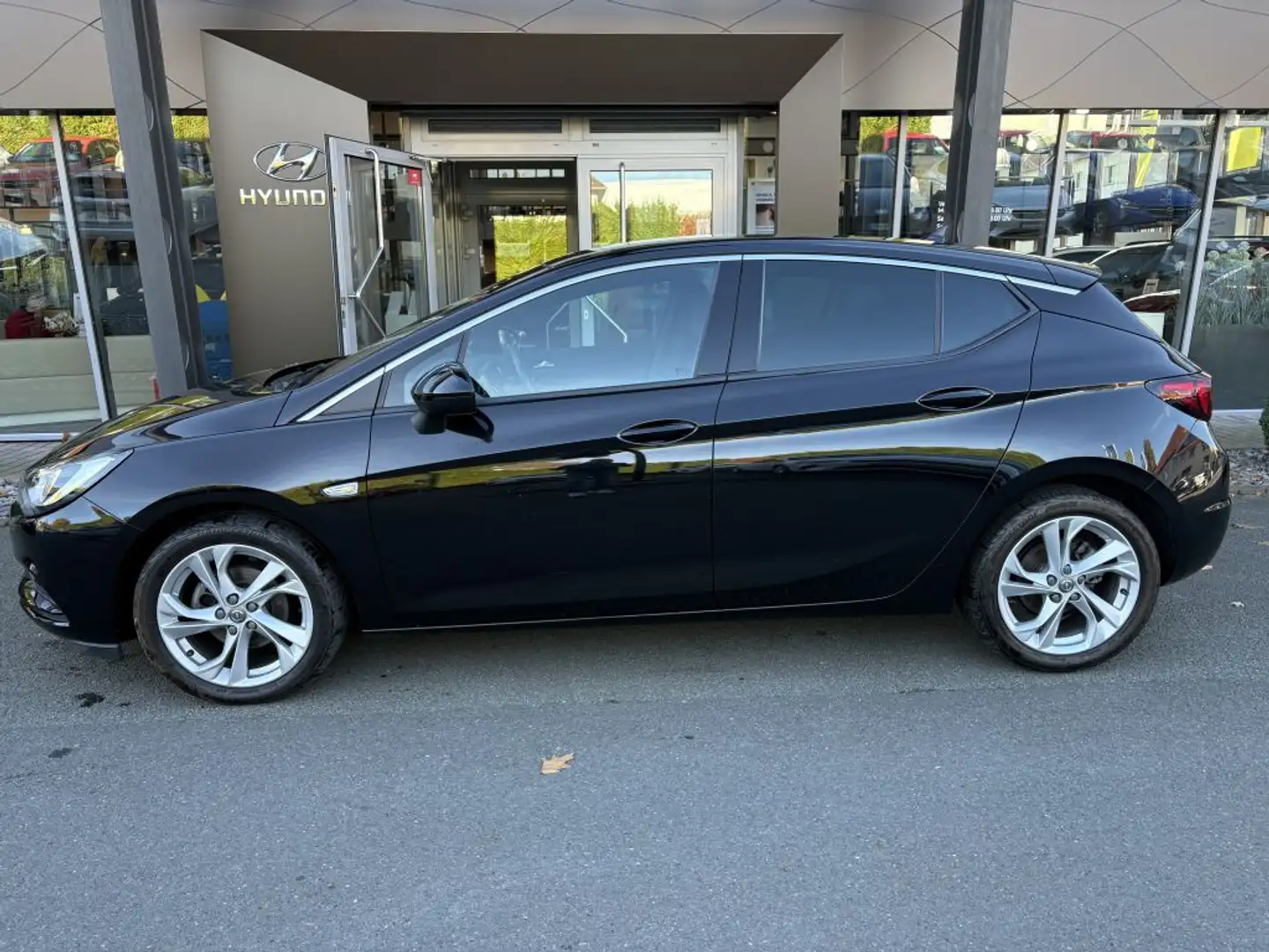 Opel Astra 1.4 Turbo Start/Stop Innovation Zwart - 2