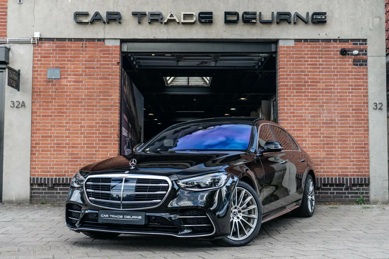 Mercedes-Benz S 580 e Lang AMG Line Pano / Burmester / 360 Zwart - 1