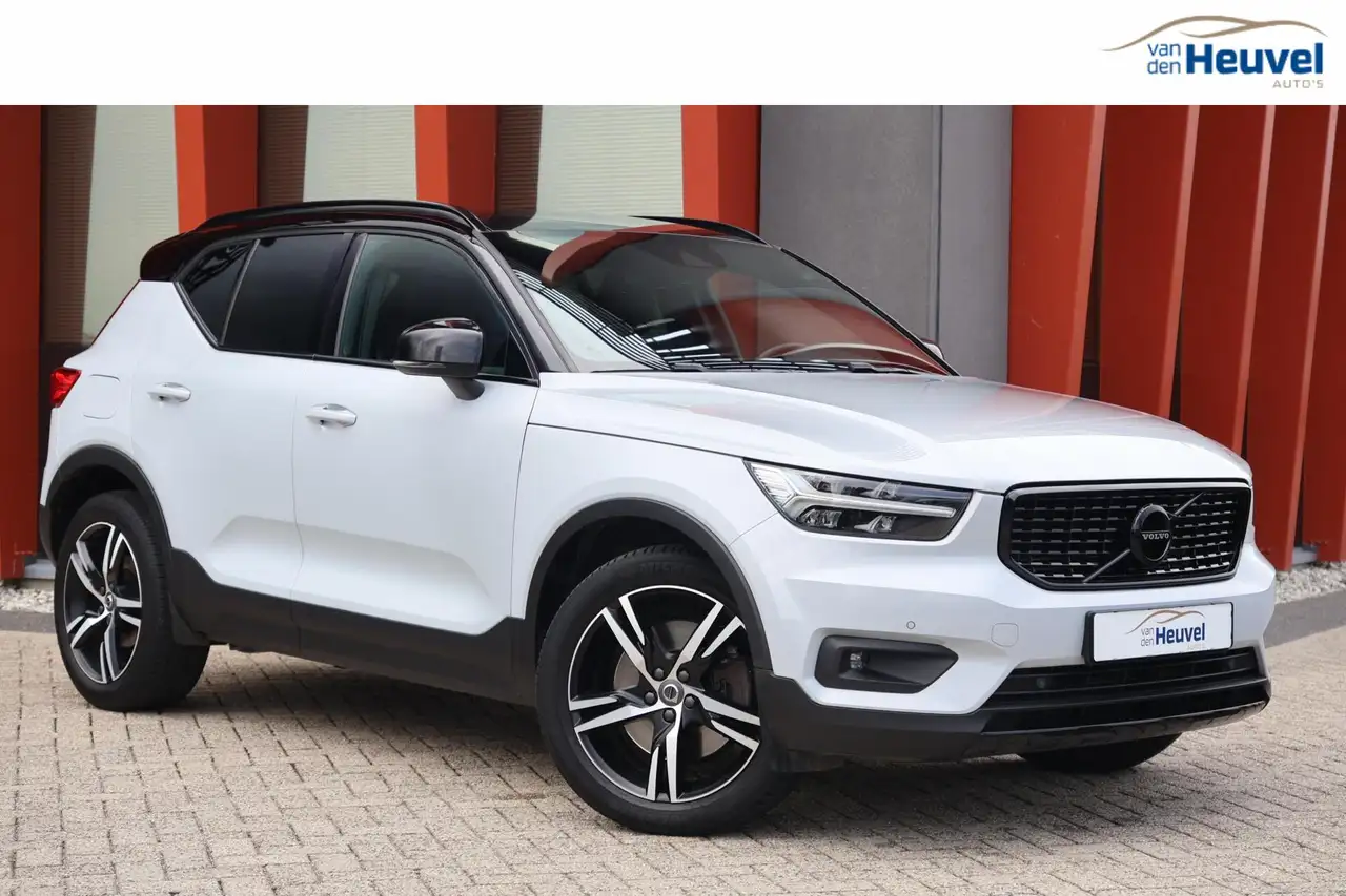 Volvo XC40 T4 Recharge R-Design | Stoelverwarming | Trekhaak — photo 1 of 40