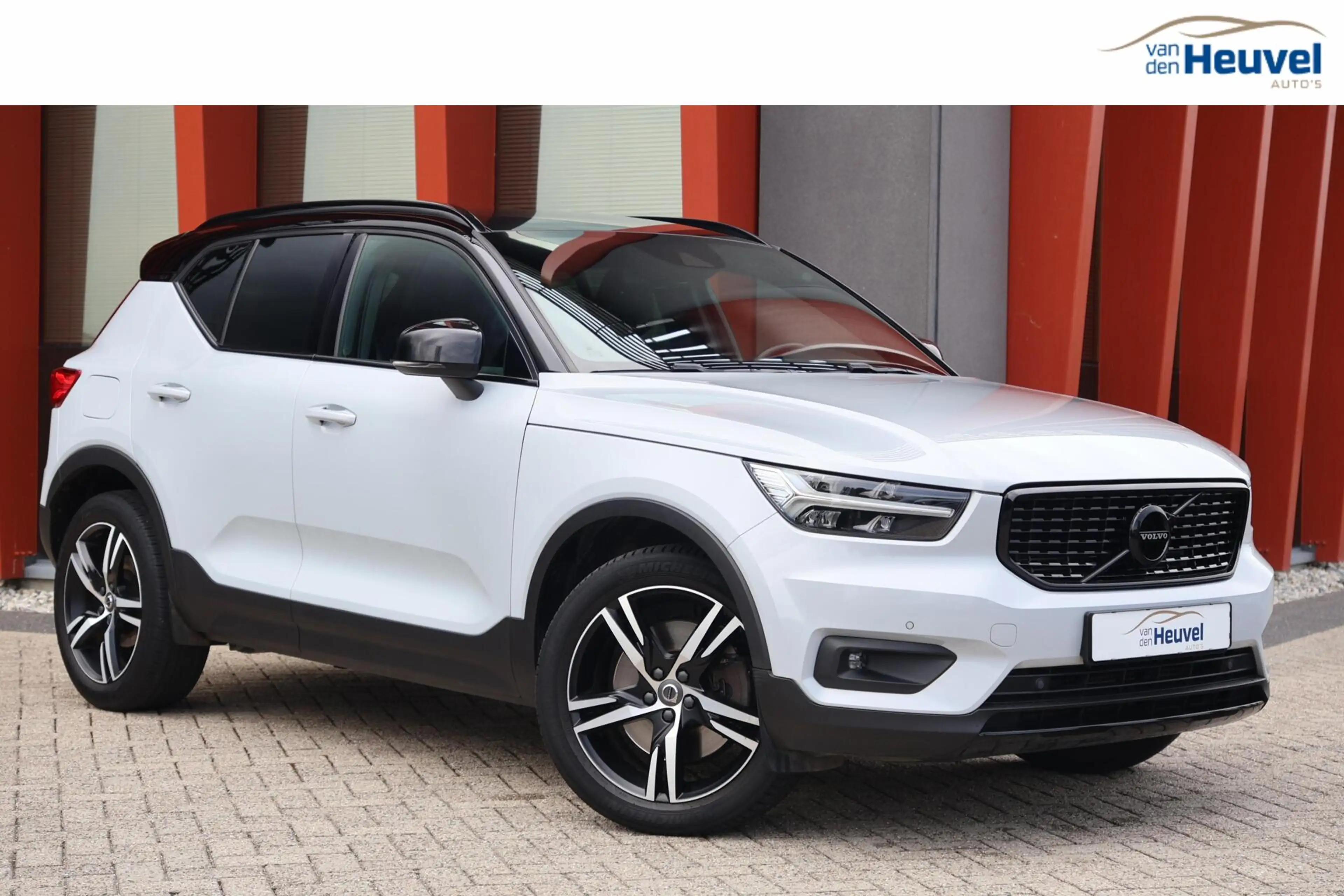 Volvo XC40 T4 Recharge R-Design | Stoelverwarming | Trekhaak