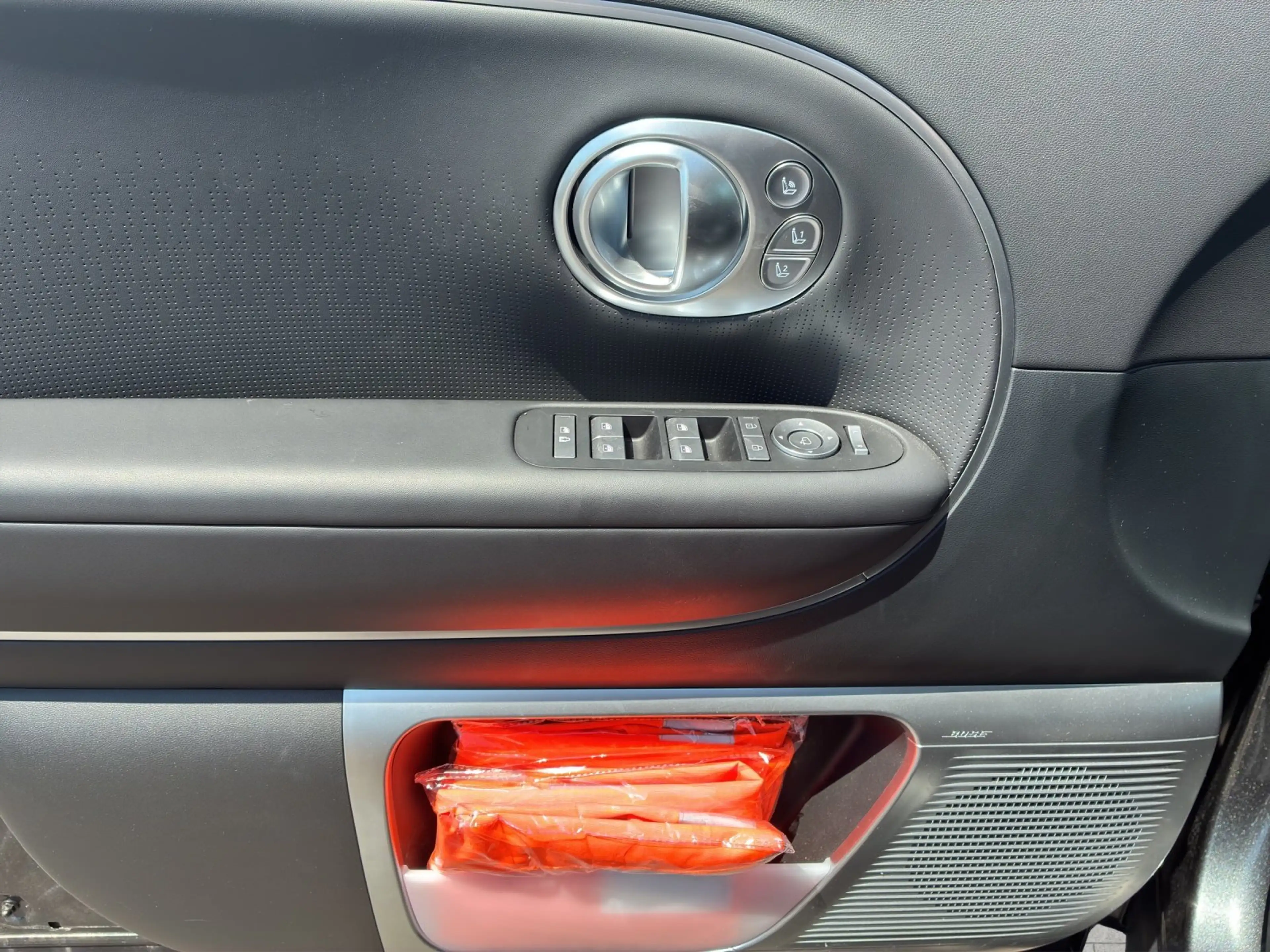 Hyundai IONIQ 9 Uniq 110 kWh 4WD 7-Sitzer LED,Navi, — photo 12