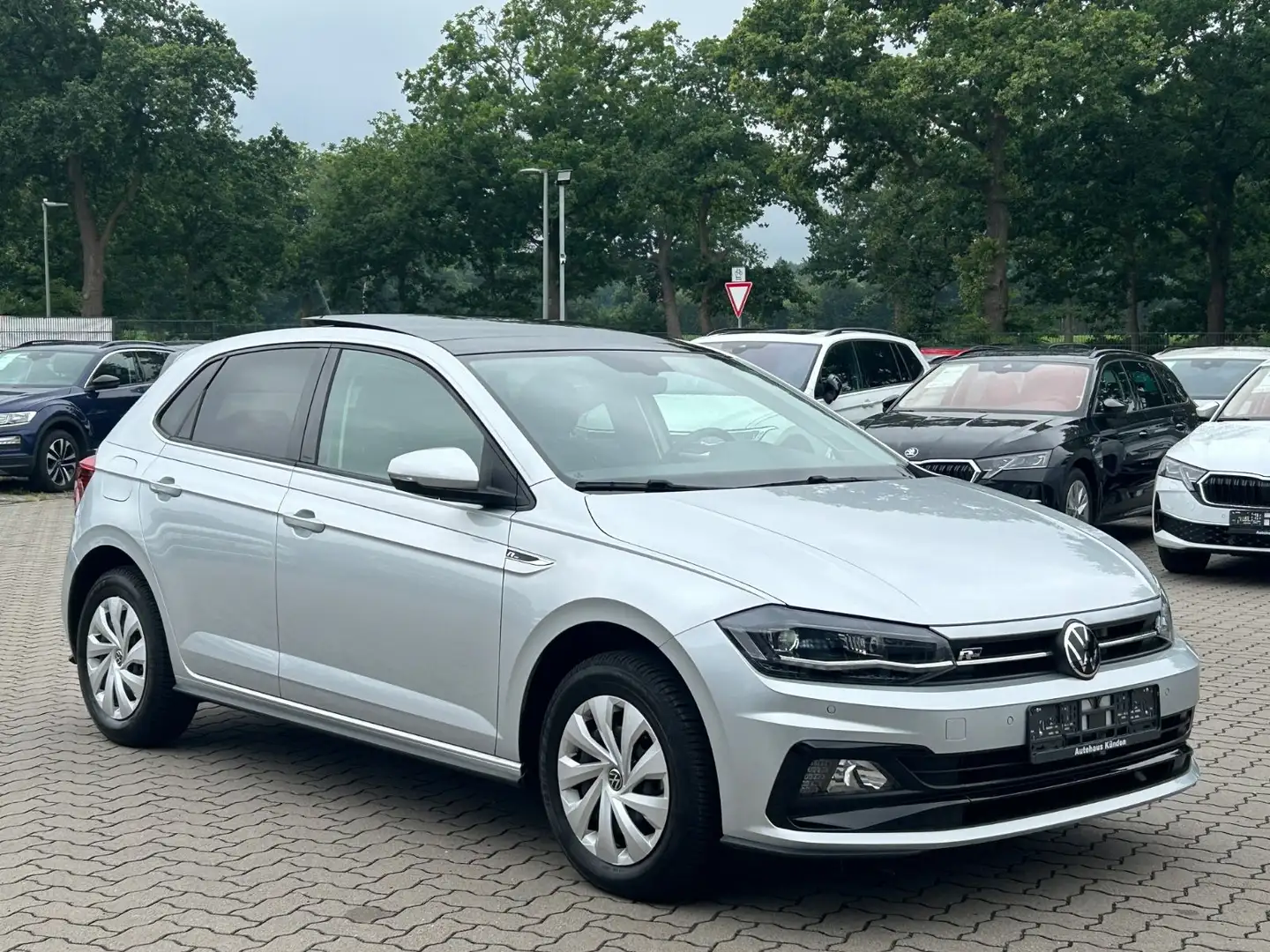 Volkswagen Polo VI 1.5 TSI R-Line °Pano°VC°ACC°LED° Plateado - 2