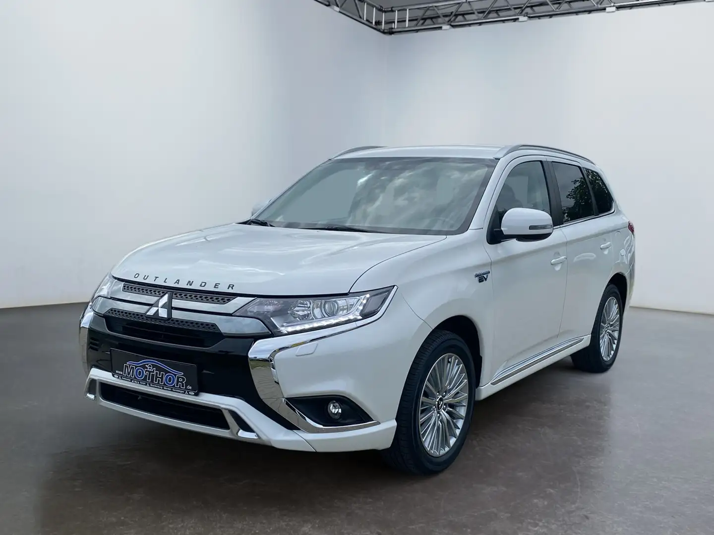 Mitsubishi Outlander Basis Spirit 2.4 PHEV TEMP NAVI SHZ Weiß - 2