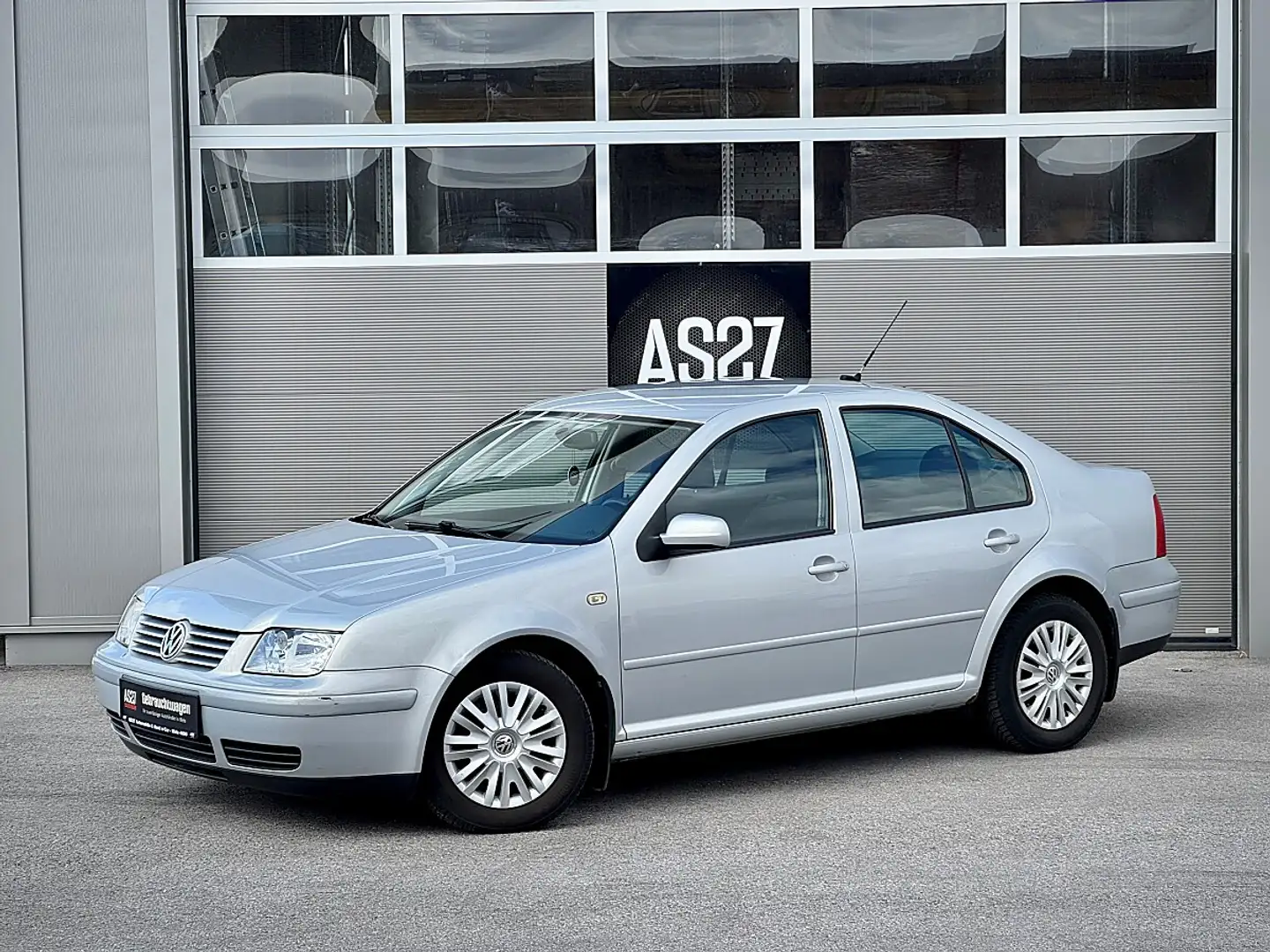 Volkswagen Bora 1,9 Highline TDI Grau - 1