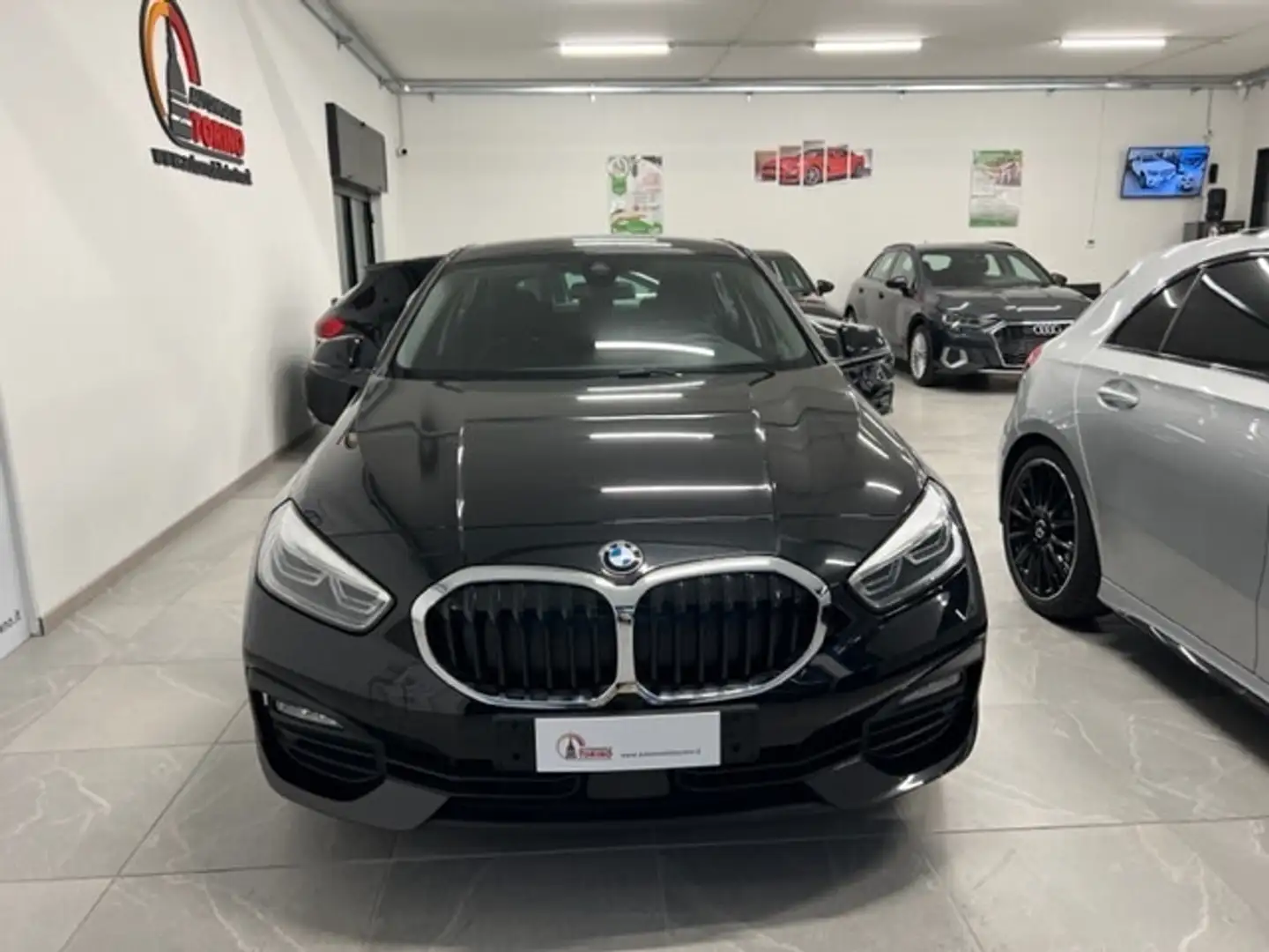 BMW 118 118i 5p. Business Advantage Zwart - 2