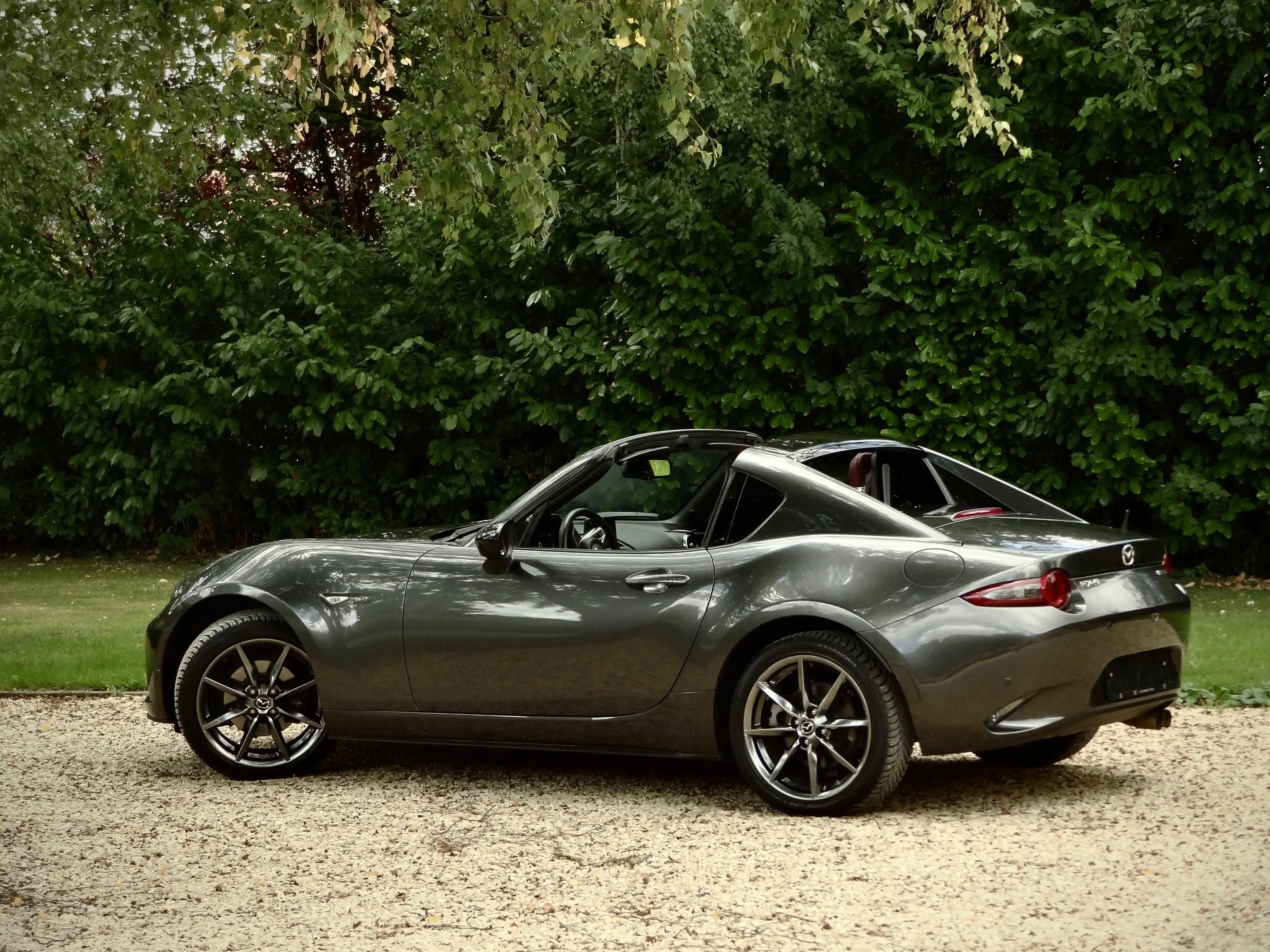 Mazda MX-5 ND2.5 RF 184 ** BURGUNDY - CARPLAY BT - CAM - BOSE - FULL MAZDA SERVICE ** — photo 2