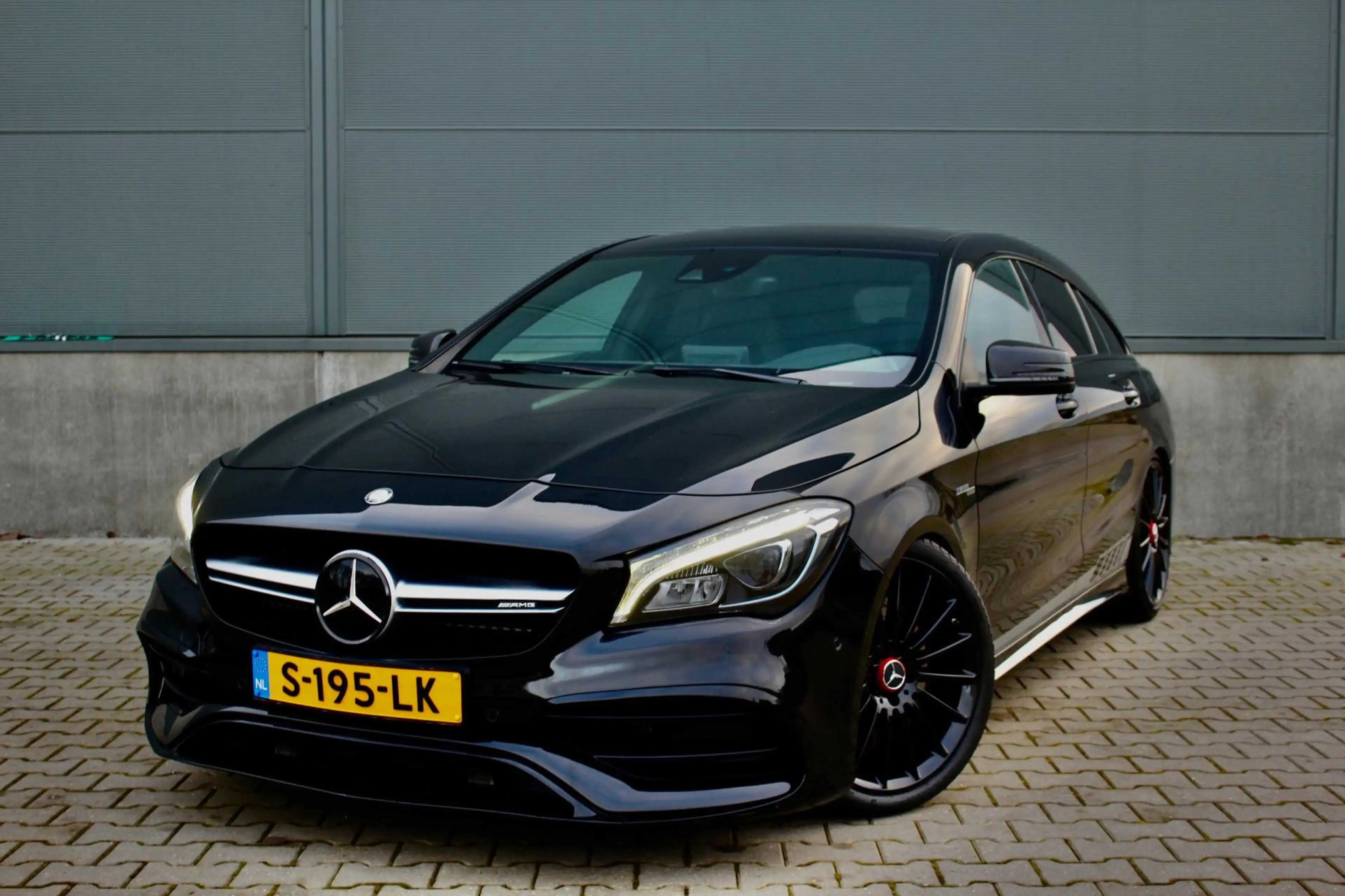 Mercedes-Benz CLA 45 AMG Shooting Brake 4MATIC|PANO