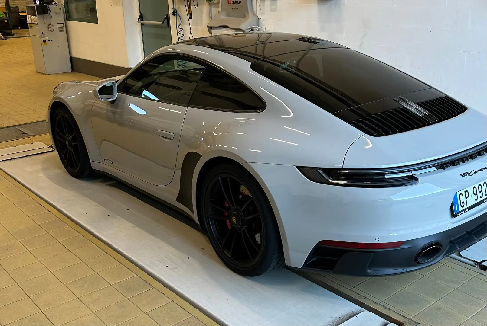 Porsche 911 911 992 Coupe 3.0 Carrera 4 GTS - 1