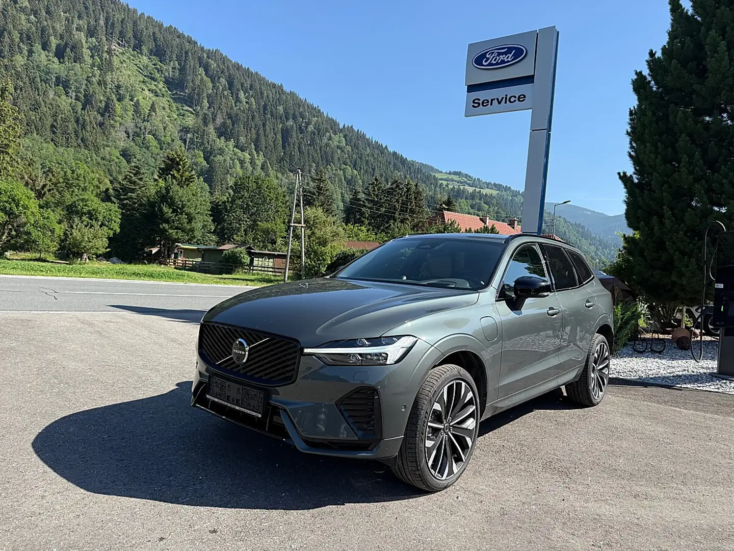 Volvo XC60 XC 60 T6 Twin Engine AWD Ultra Dark Plug-In-Hybrid Grün - 1