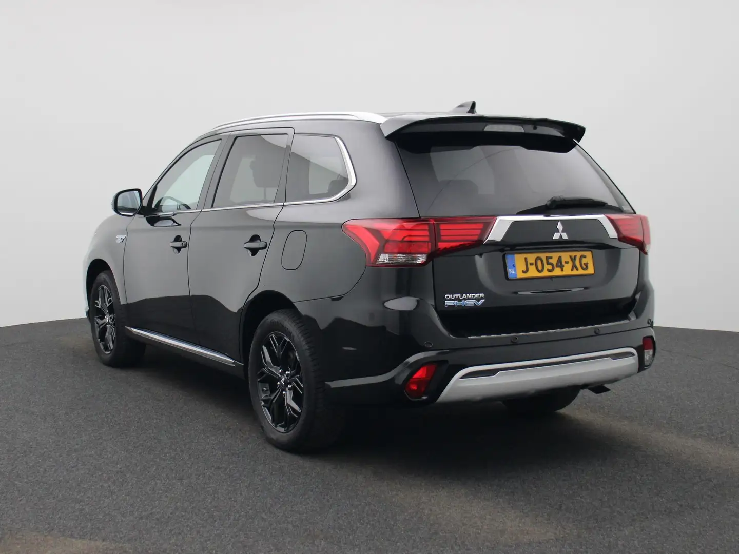 Mitsubishi Outlander 2.4 PHEV Pure 4WD | NAVIGATIE | CLIMATE CONTROL | Noir - 2