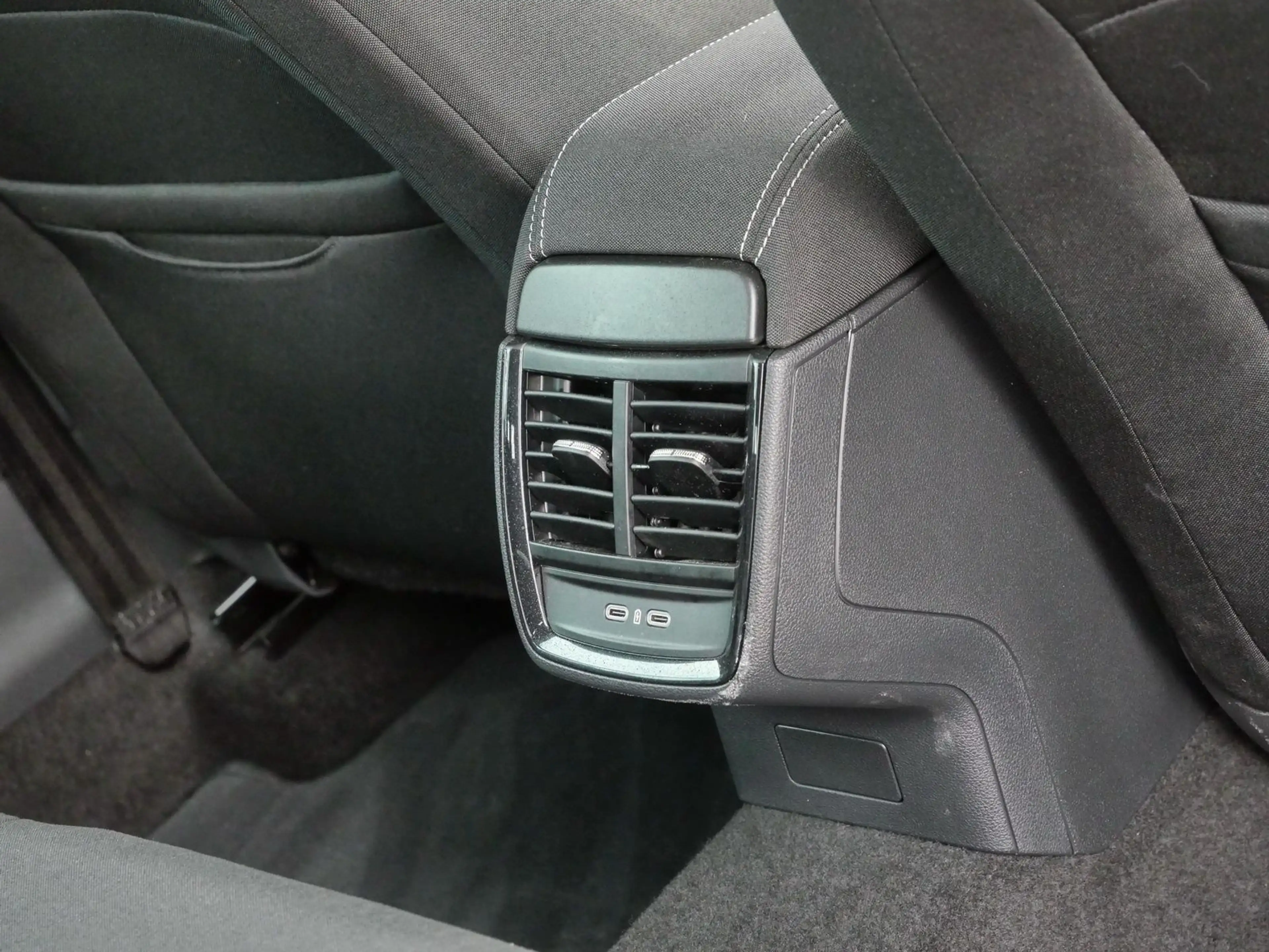 Skoda Kamiq 1.5 TSI Selection RFK*Navi*DAB*AHK*Digital — photo 17