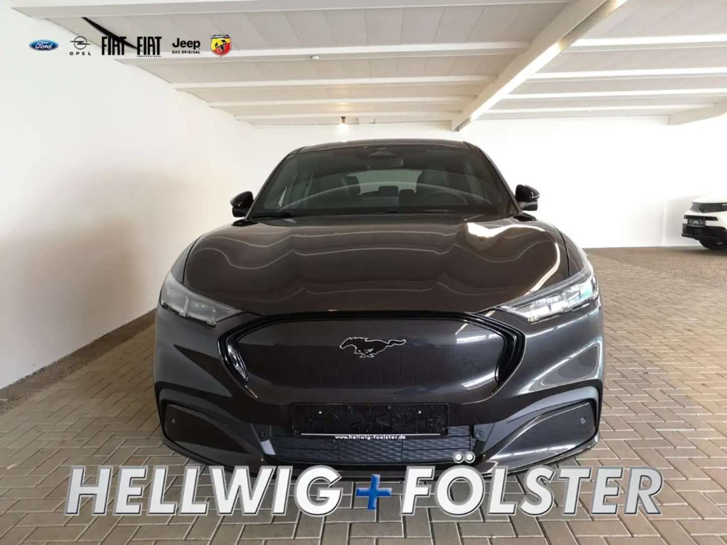 Ford Mustang Mach-E AWD - BATTERIE STANDARD RANGE Grau - 1