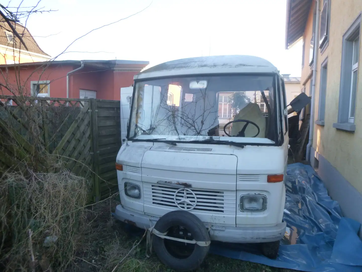 Mercedes-Benz T2 L406DG - 1
