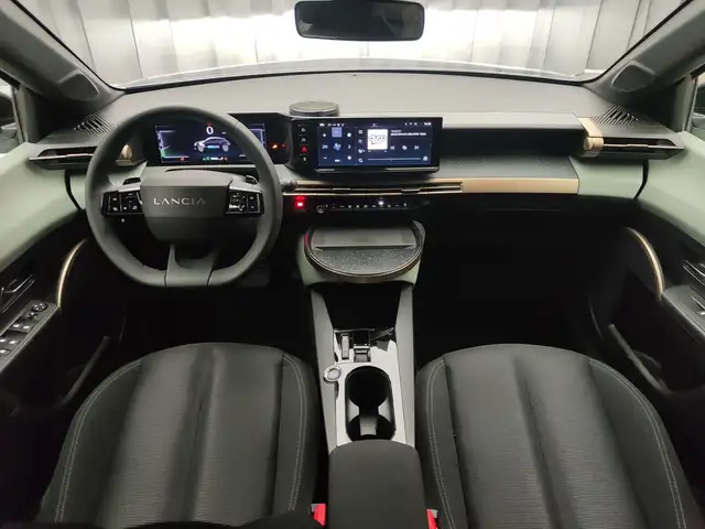 Lancia Ypsilon view 9