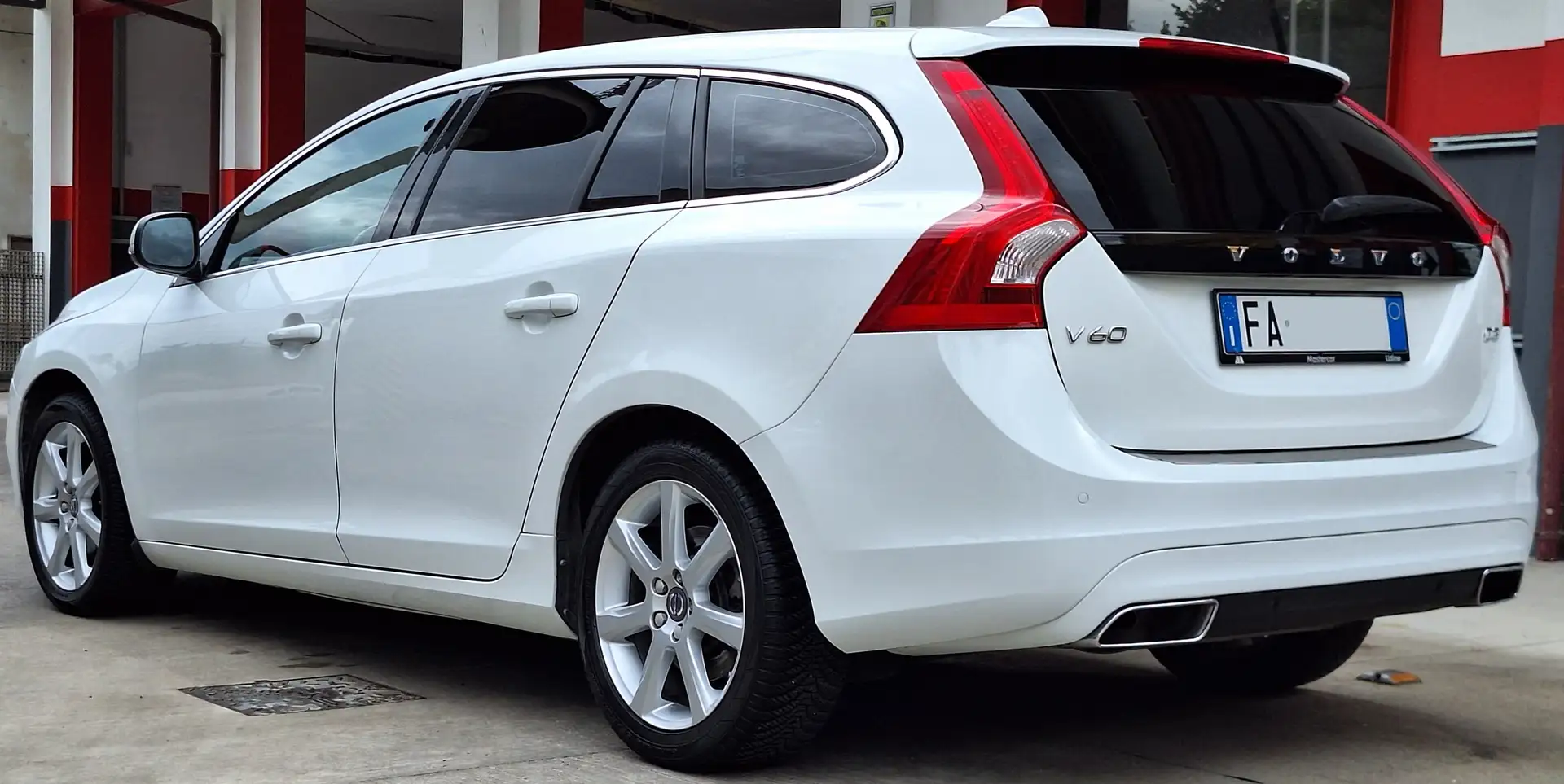 Volvo V60 V60 2.0 d3 Business geartronic Bianco - 1