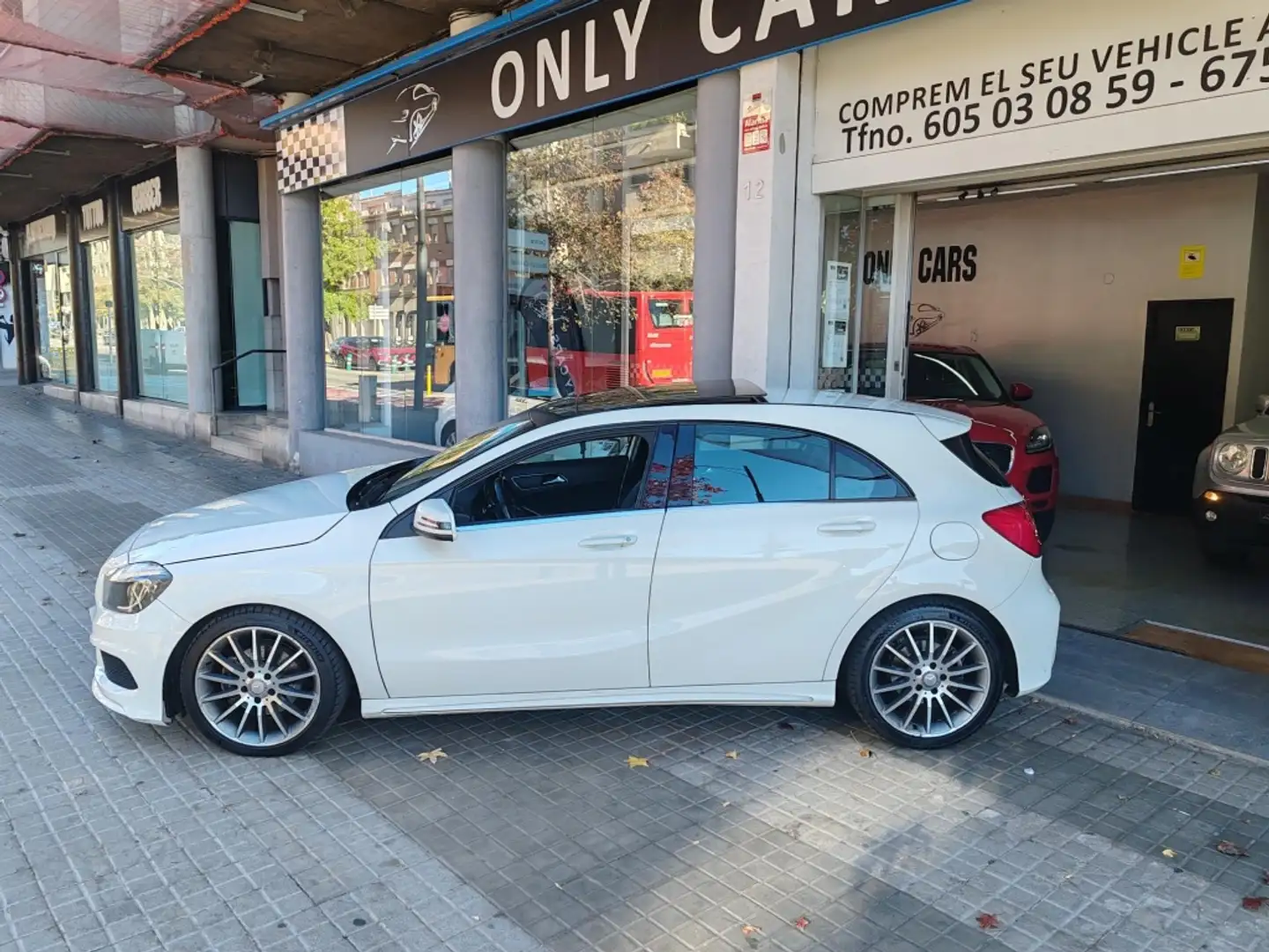 Mercedes-Benz A 180 180CDI BE AMG Line 7G-DCT Wit - 2