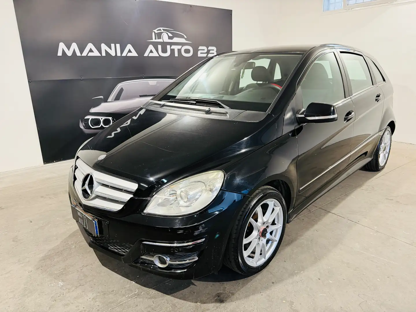 Mercedes-Benz B 180 Classe B -*AUTOMATICA*NAVI*109 CV cdi Premium Negru - 1