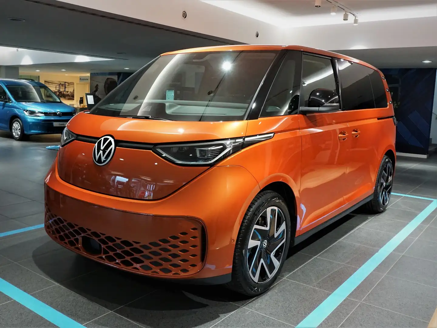 Volkswagen ID. Buzz 77 kwh pro Arancione - 1