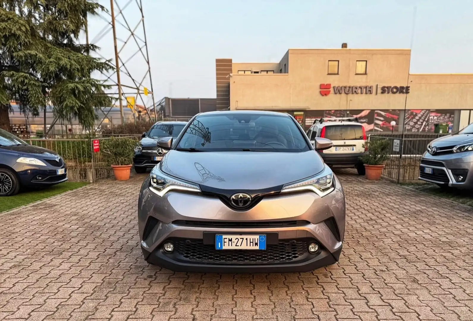 Toyota C-HR C-HR 1.2 Turbo CVT 4WD Lounge AUTOMATICA OK NEOPAT Grigio - 2