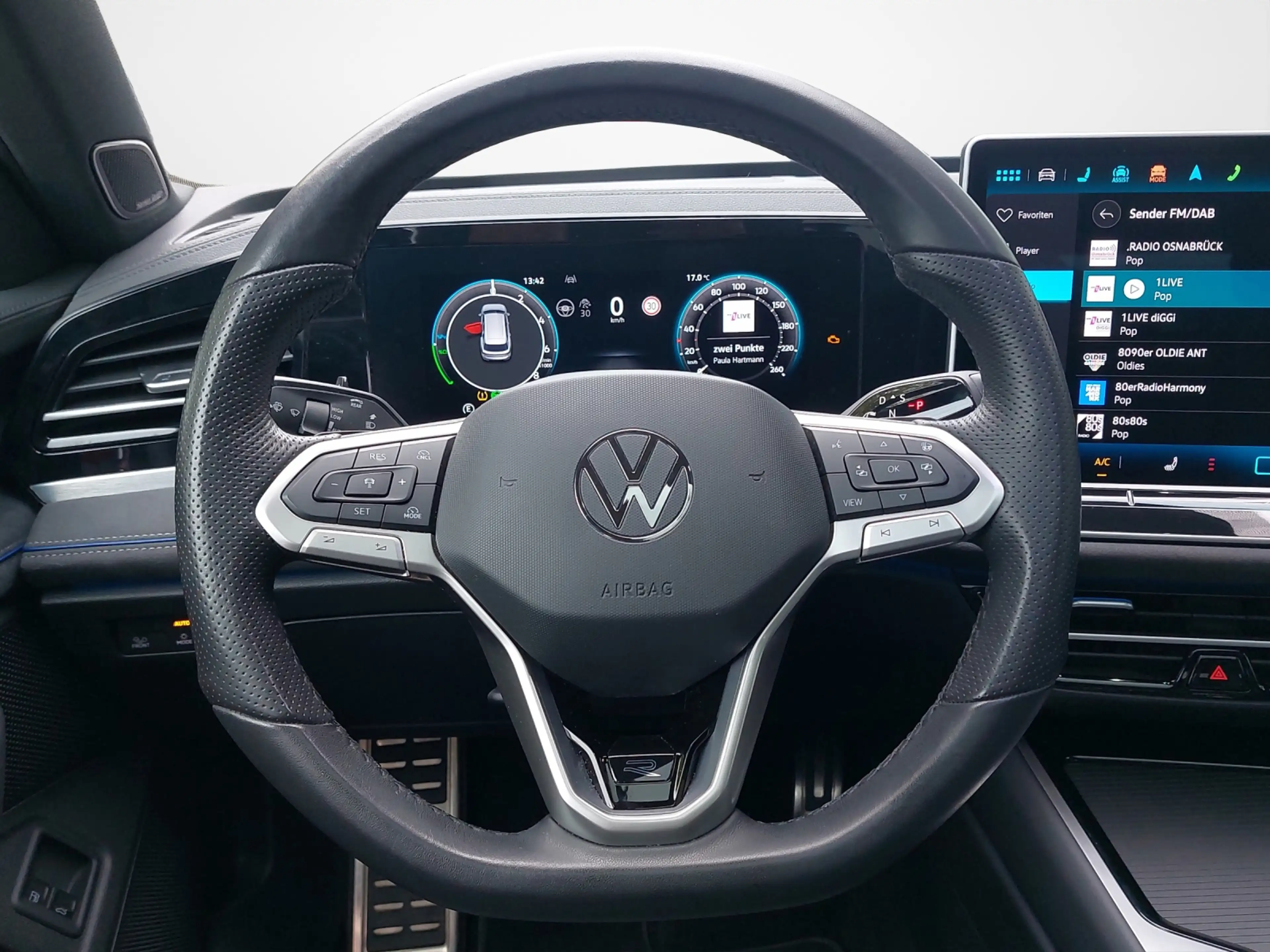 Volkswagen Passat Variant 1.5 TSI eHybrid DSG R-Line Black Style — photo 9