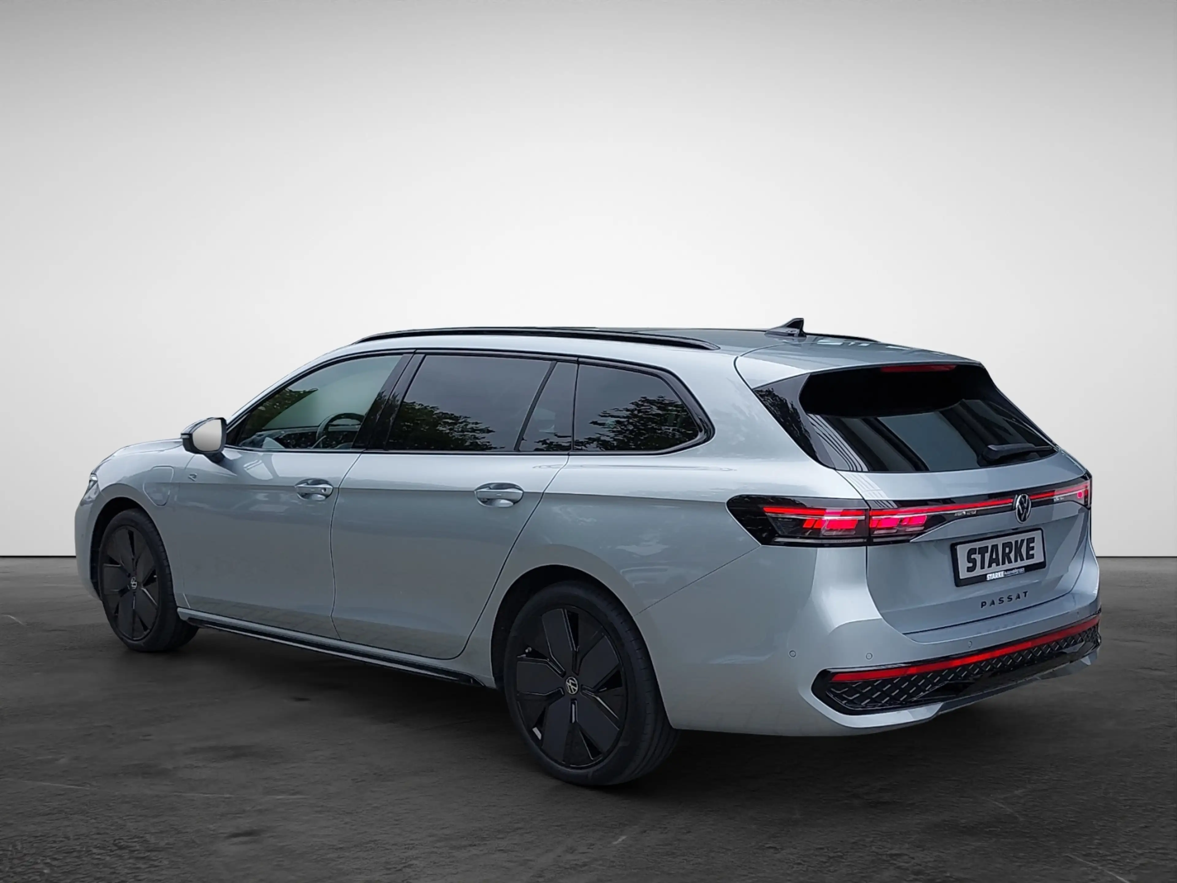 Volkswagen Passat Variant 1.5 TSI eHybrid DSG R-Line Black Style — photo 4