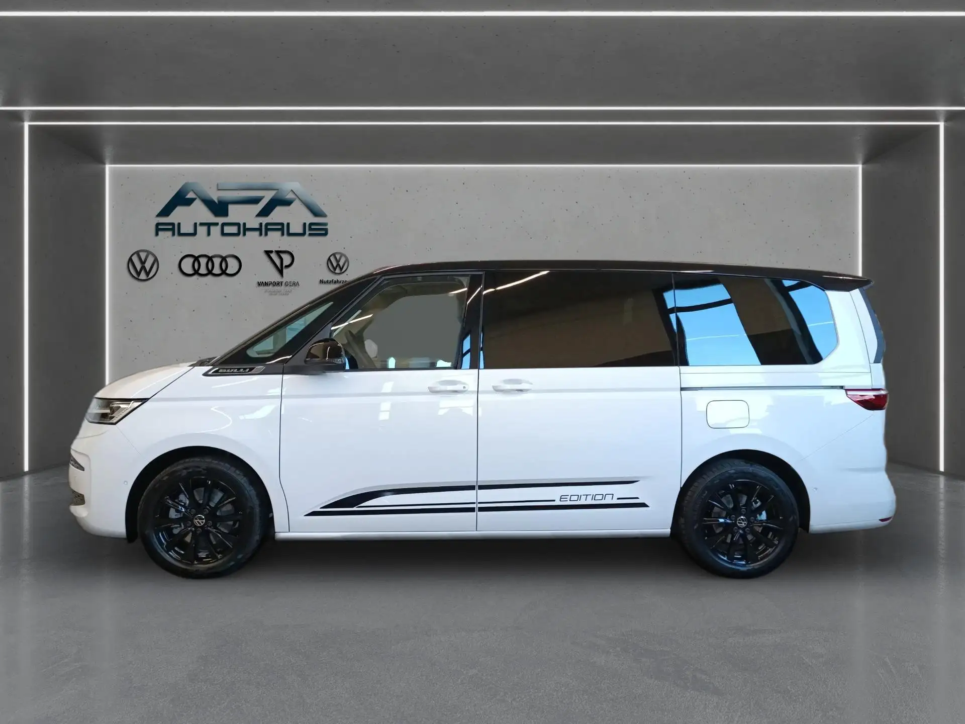 폭스바겐 Volkswagen T7 Multivan 2.0 TDI Life DSG AHK*SthZ*Harman*Navi 2025 화이트 사진 3