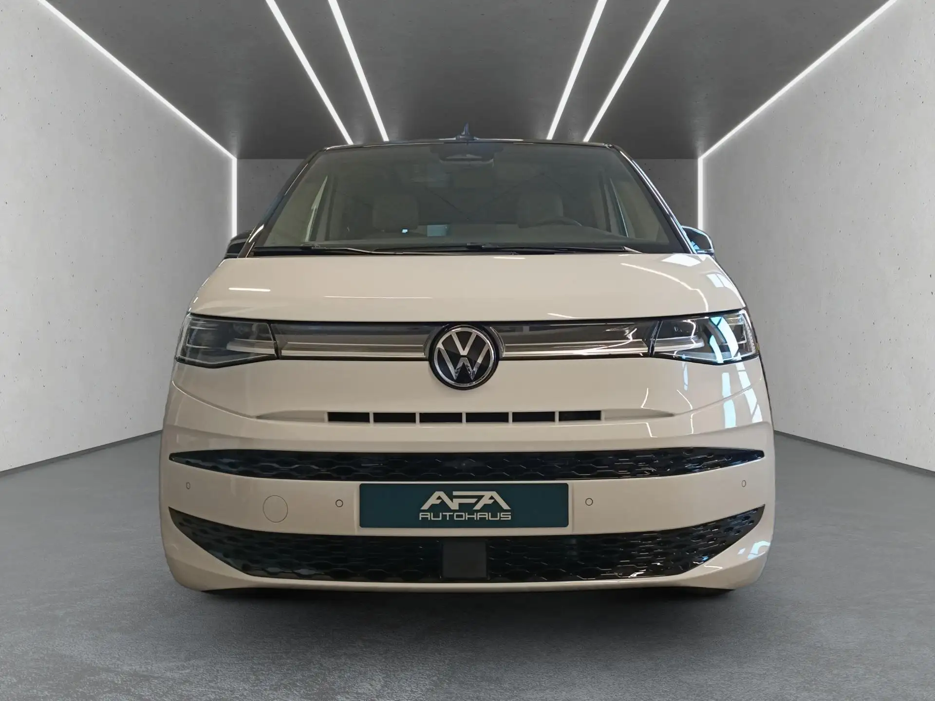 폭스바겐 Volkswagen T7 Multivan 2.0 TDI Life DSG AHK*SthZ*Harman*Navi 2025 화이트 사진 4