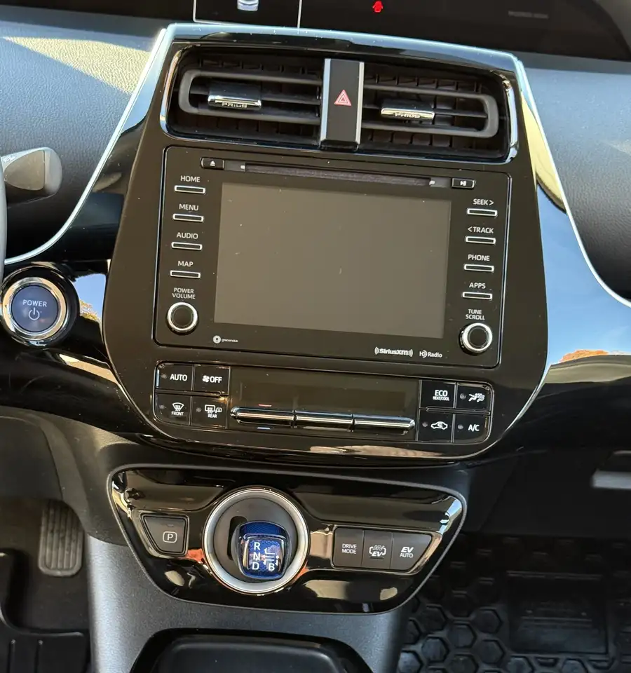 Toyota Prius Prime снимка Toyota Prius Prime