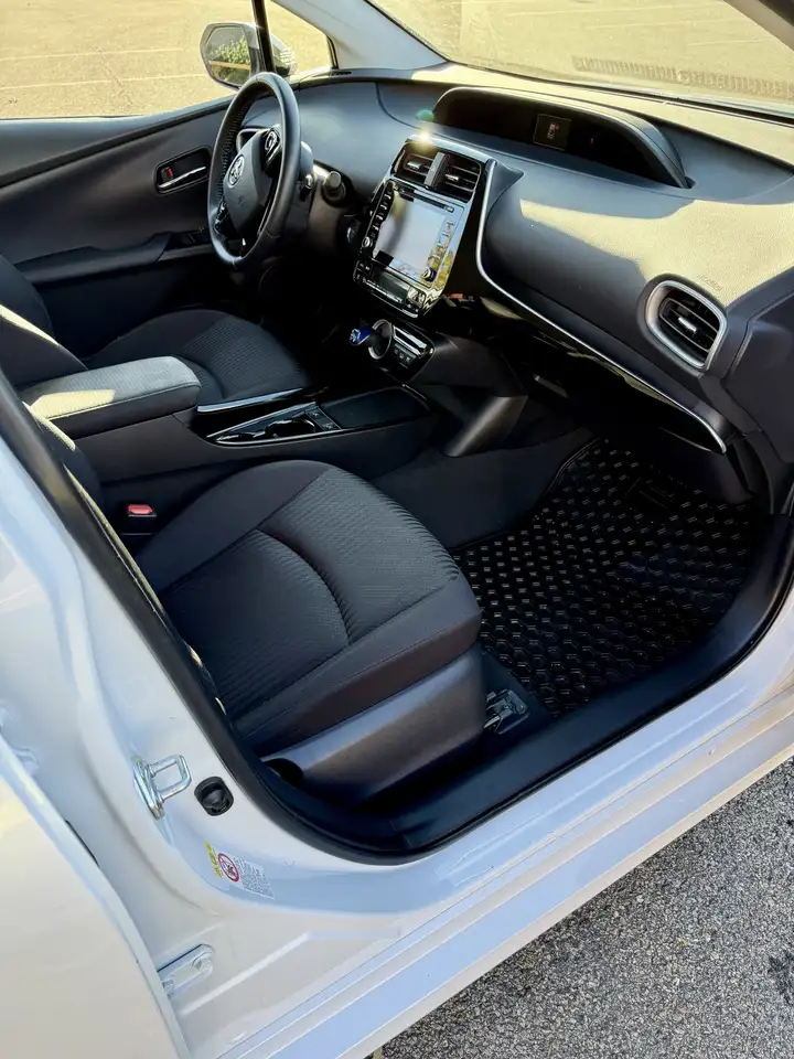 Toyota Prius Prime снимка Toyota Prius Prime