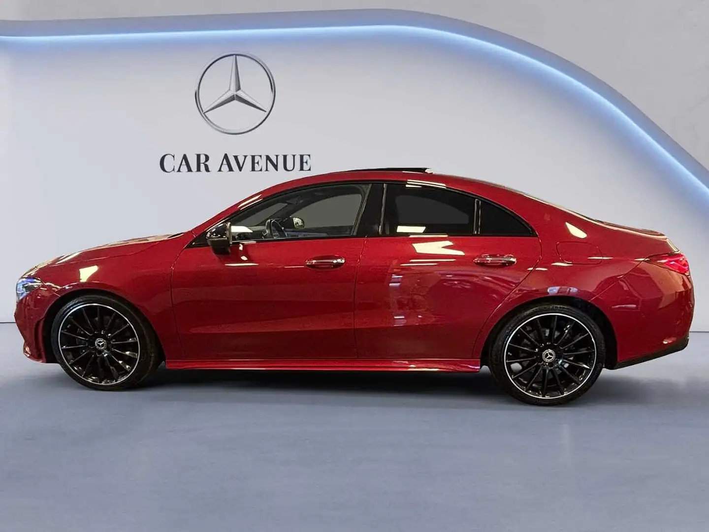 Mercedes-Benz CLA 200 d Coupé AMG Line Rood - 2