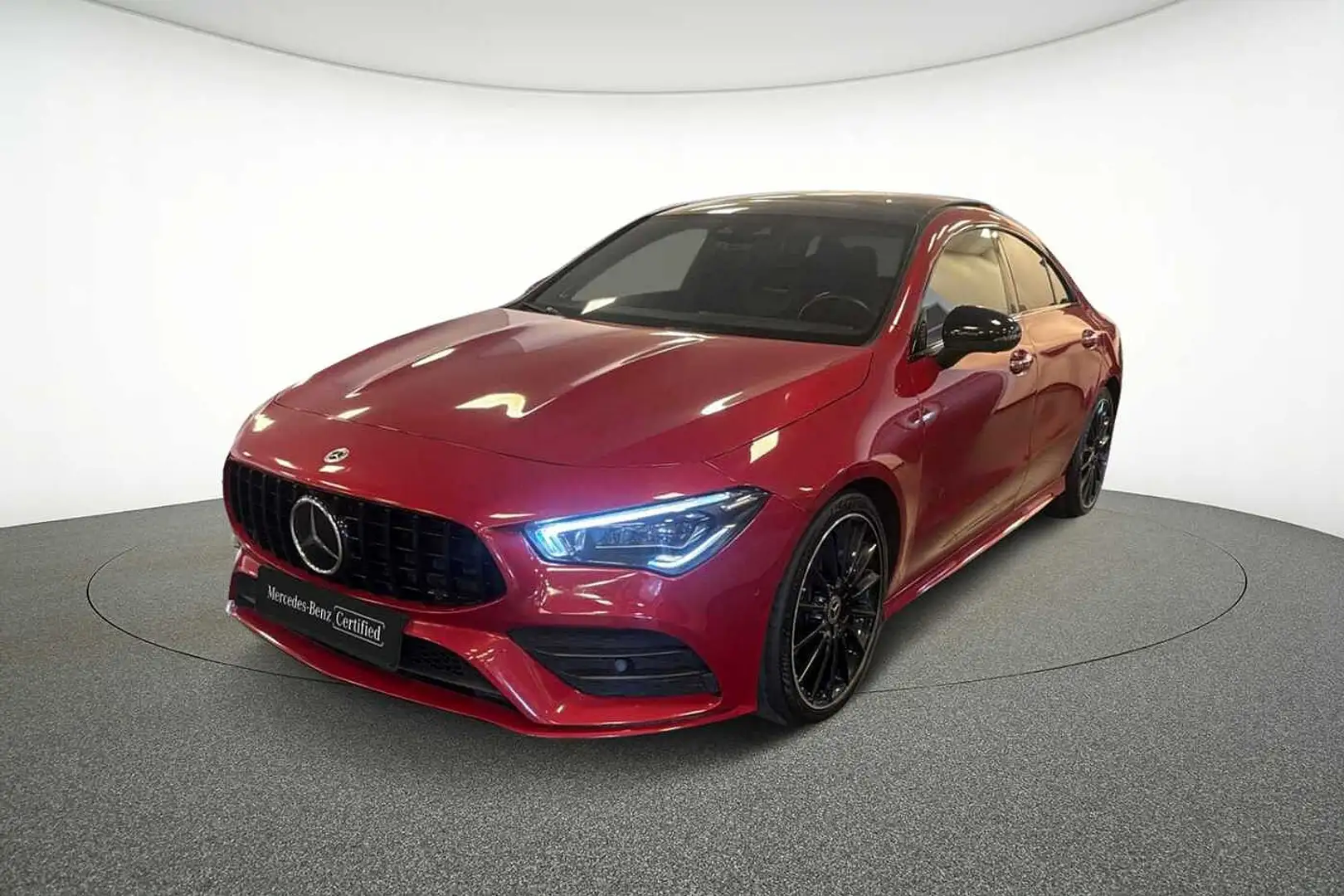 Mercedes-Benz CLA 200 d Coupé AMG Line Rood - 1