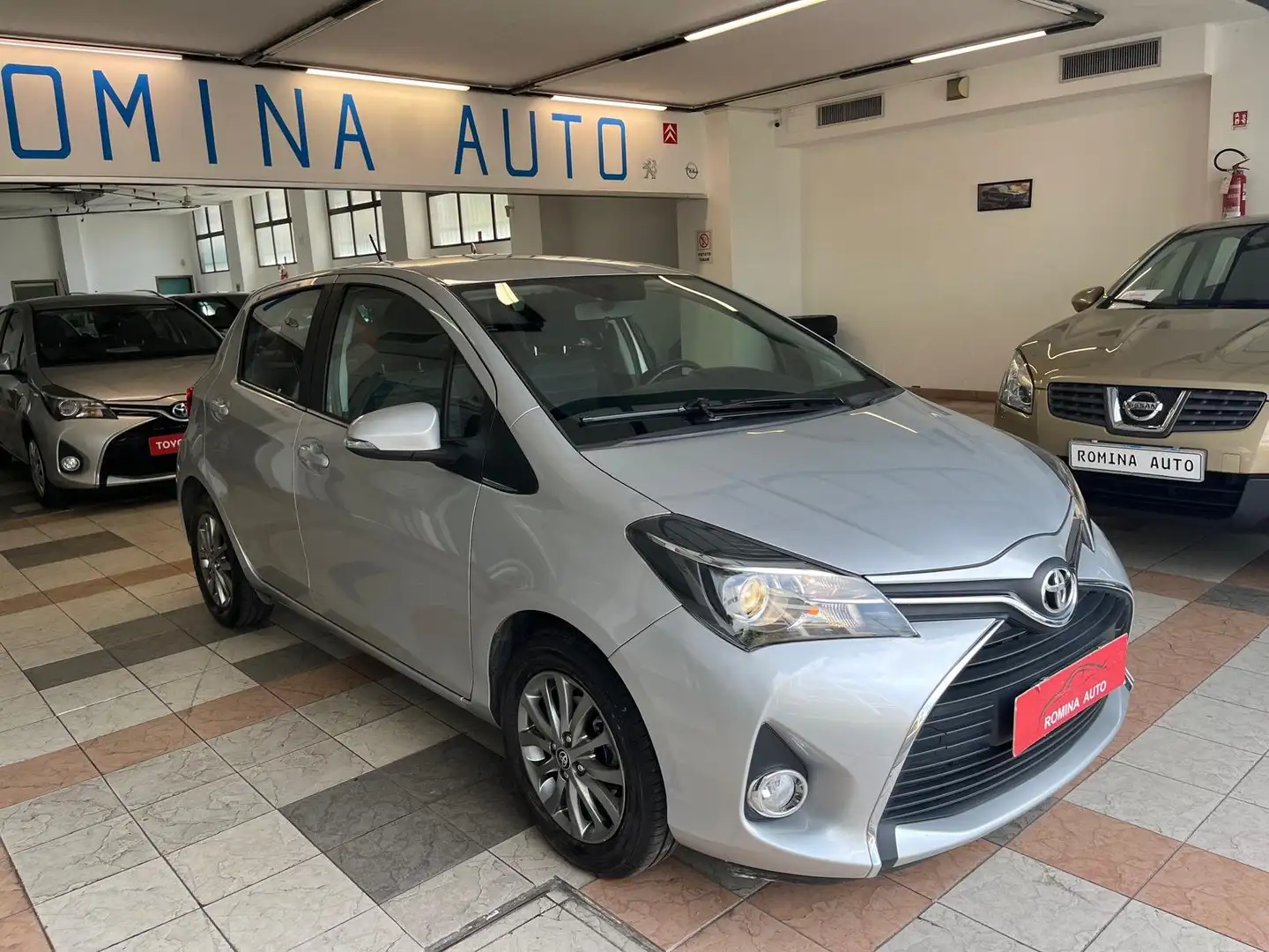Toyota Yaris Yaris 5p 1.0 Active my16 ADATTA AI NEOPATENTATI Grigio - 1