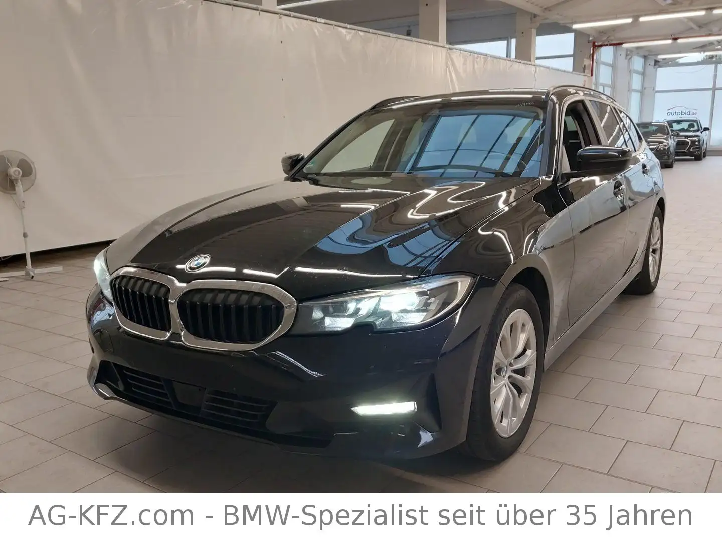 BMW 318 d DigTacho/SPUR/CAM/KeyGO/ACC/NaviProf/Leder Noir - 1
