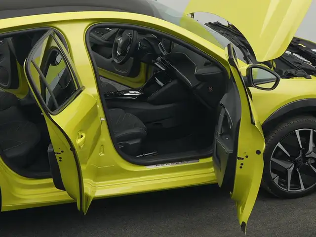 Peugeot 208 view 13