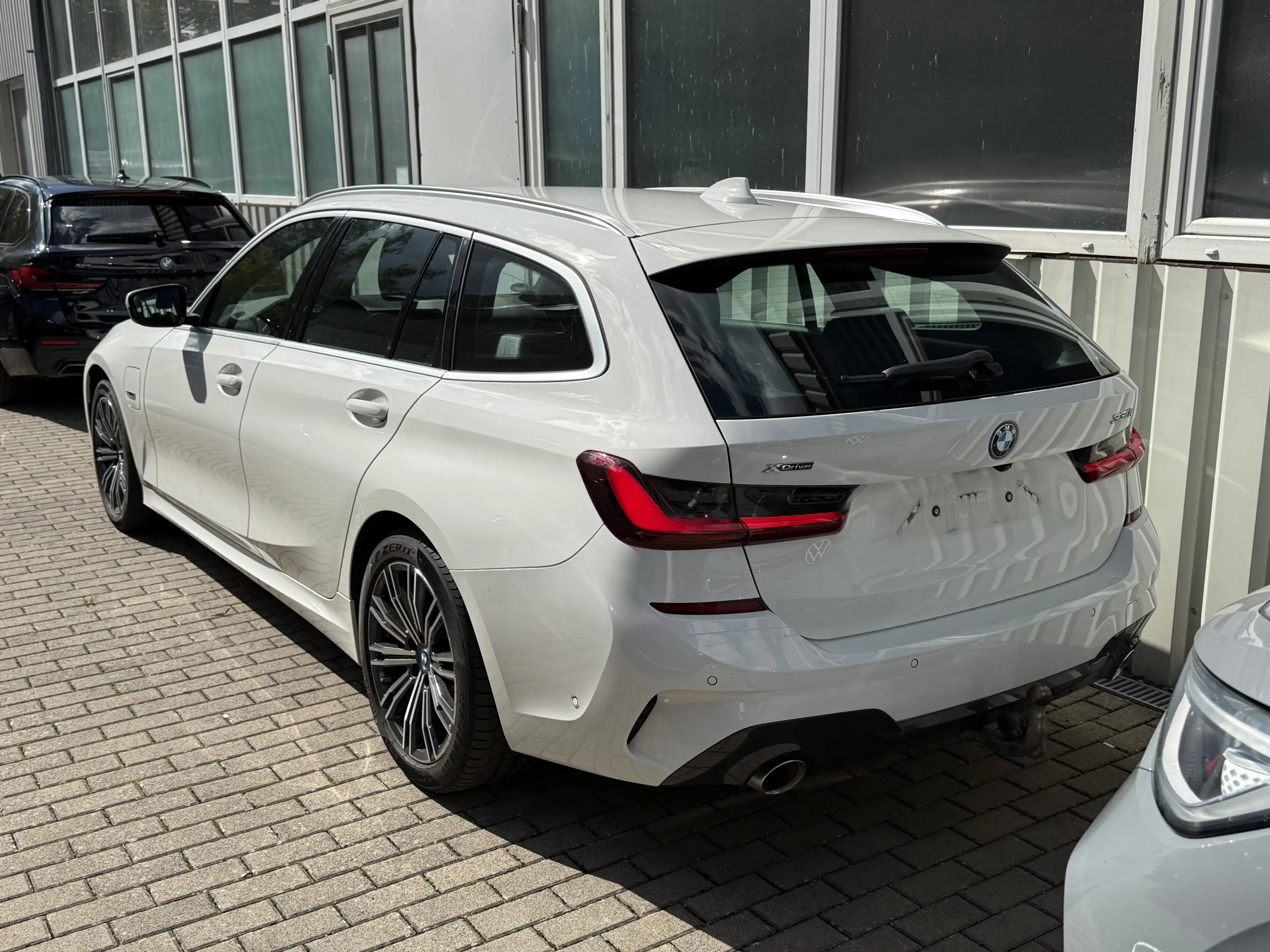 BMW 330 xDrive*M Sport*AHK*ACC*HUD*Cam*HiFi*Laser*1H — photo 2